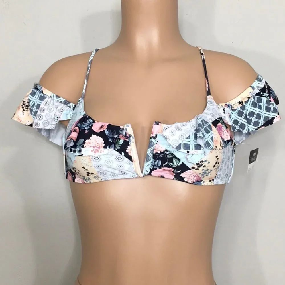 New. Floral patchwork ruffle bikini set. - Picture 3 of 9